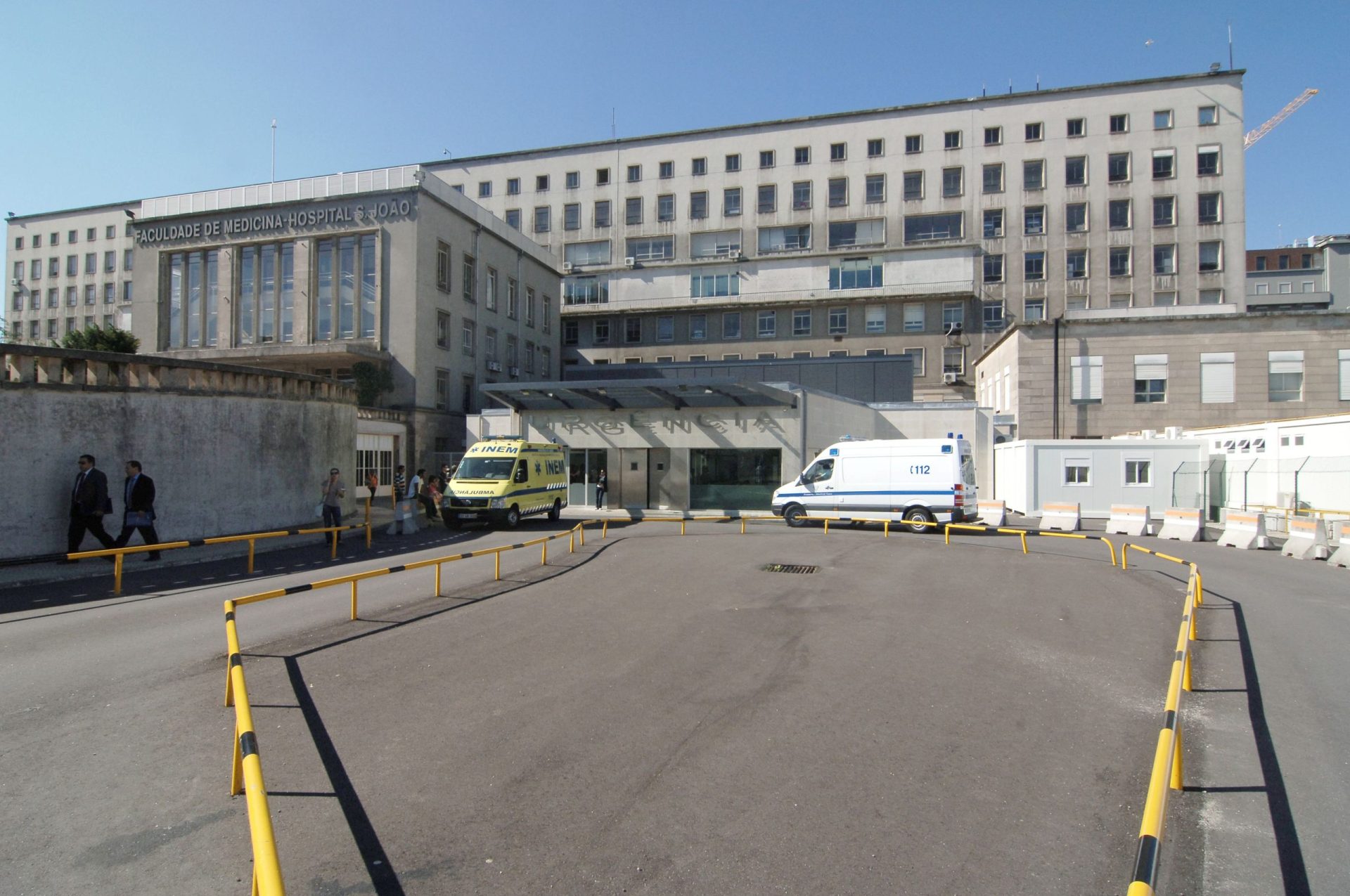 Hospital de São João no Porto encerra serviço farmacêutico noturno