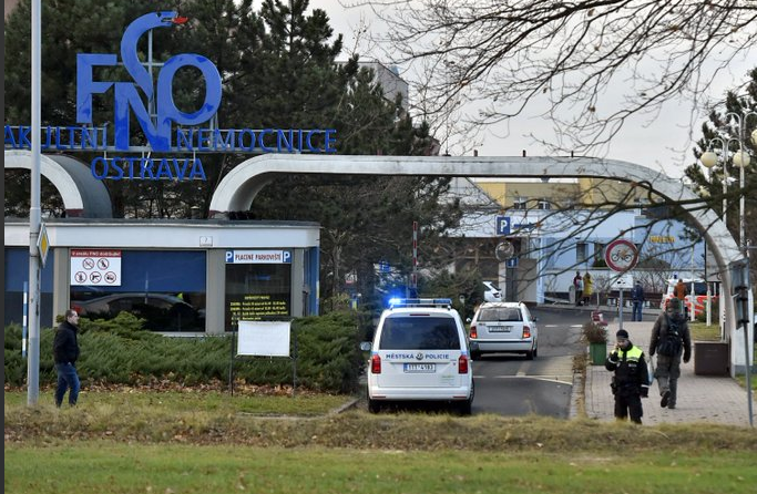Atirador dispara em hospital universitário na República Checa e coloca-se em fuga