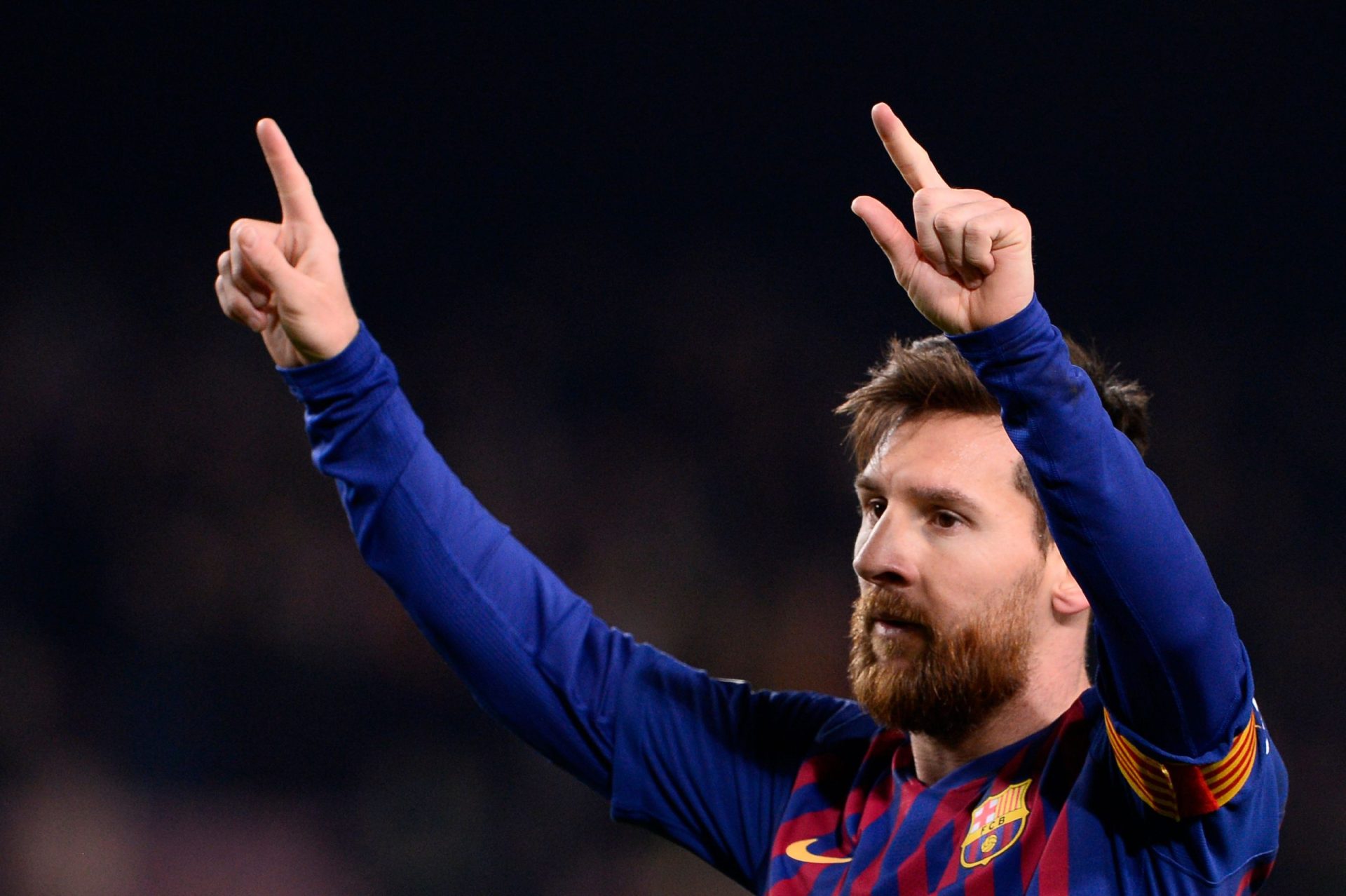 Messi começou jogo no banco e bateu novo recorde