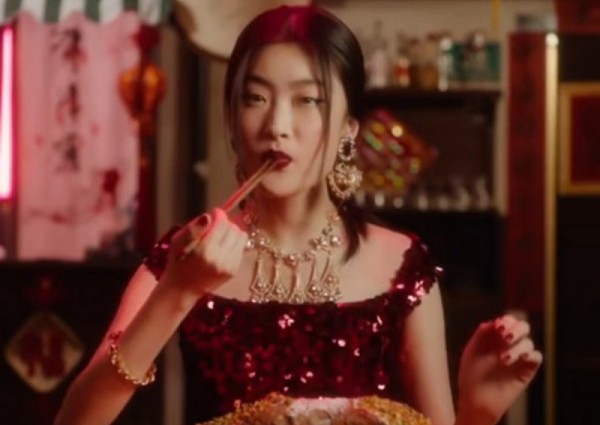 Dolce&Gabbana. Modelo chinesa pede desculpa por participar em campanha polémica da marca de luxo