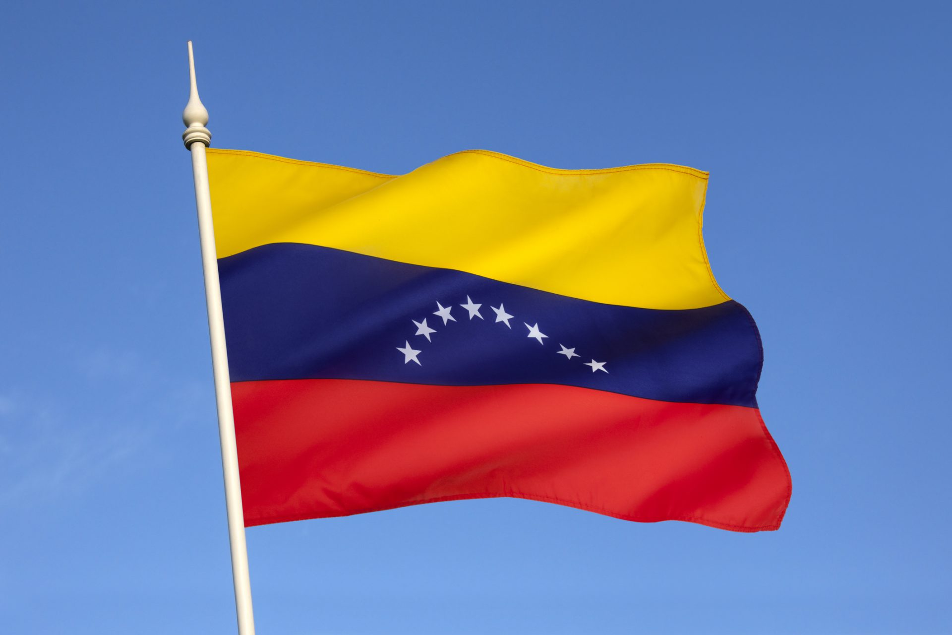 Câmara do Funchal desfralda bandeira da Venezuela contra Maduro