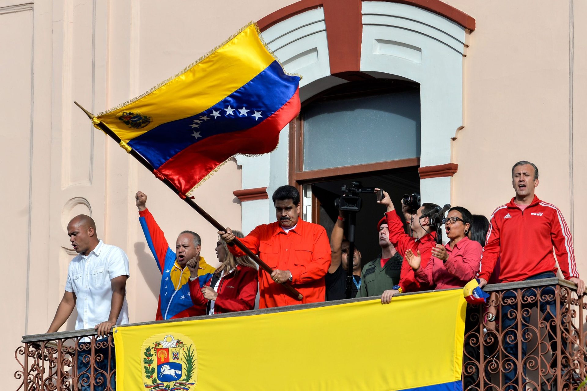 Venezuela. Militares não vão aceitar &#8220;um presidente imposto à sombra de interesses obscuros&#8221;