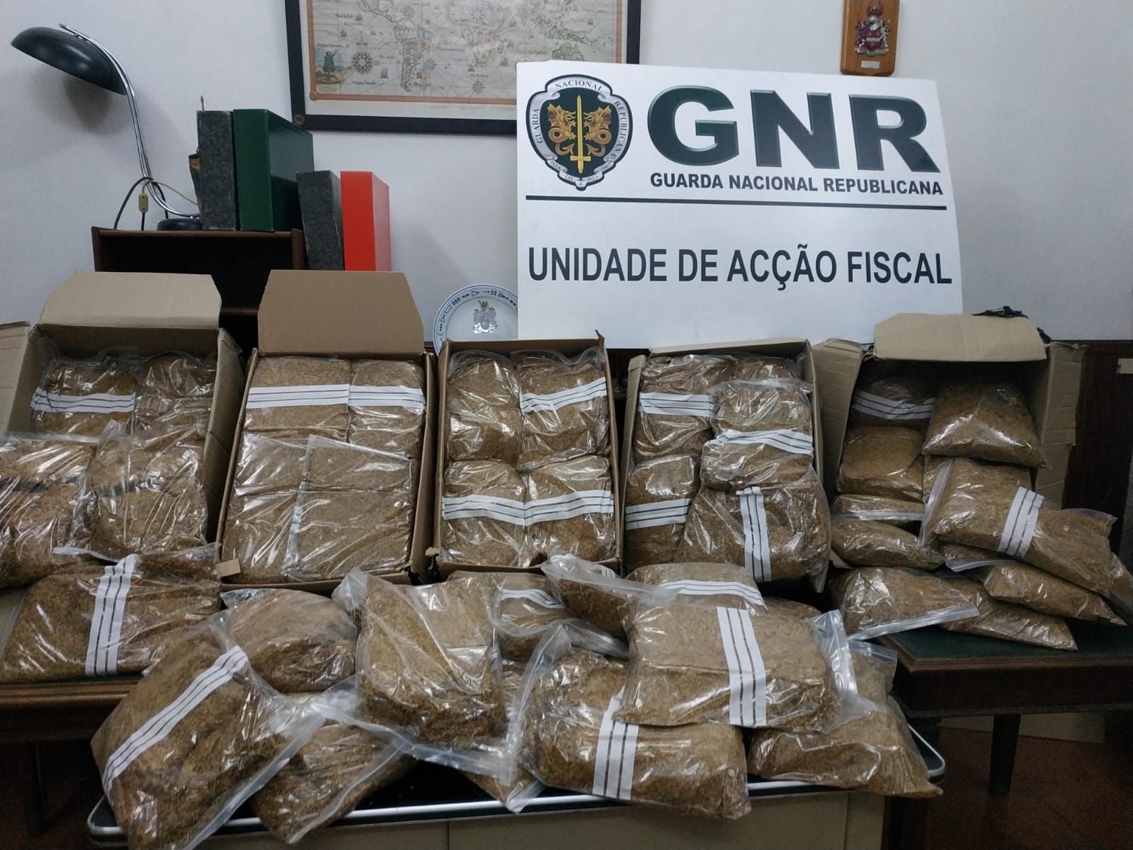 Casal detido pela GNR com folha de tabaco em Barcelos