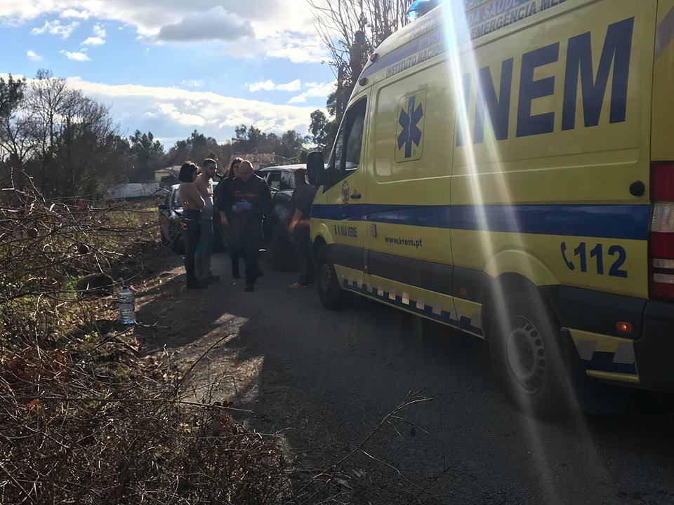 Choque frontal faz dois feridos em Vila Verde