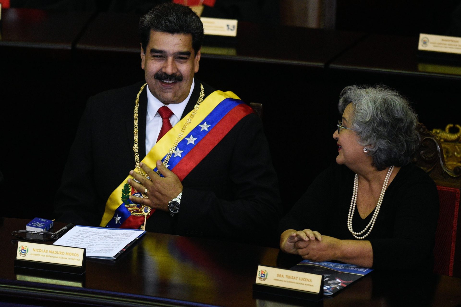 Maduro encerra embaixadas e consulados nos Estados Unidos