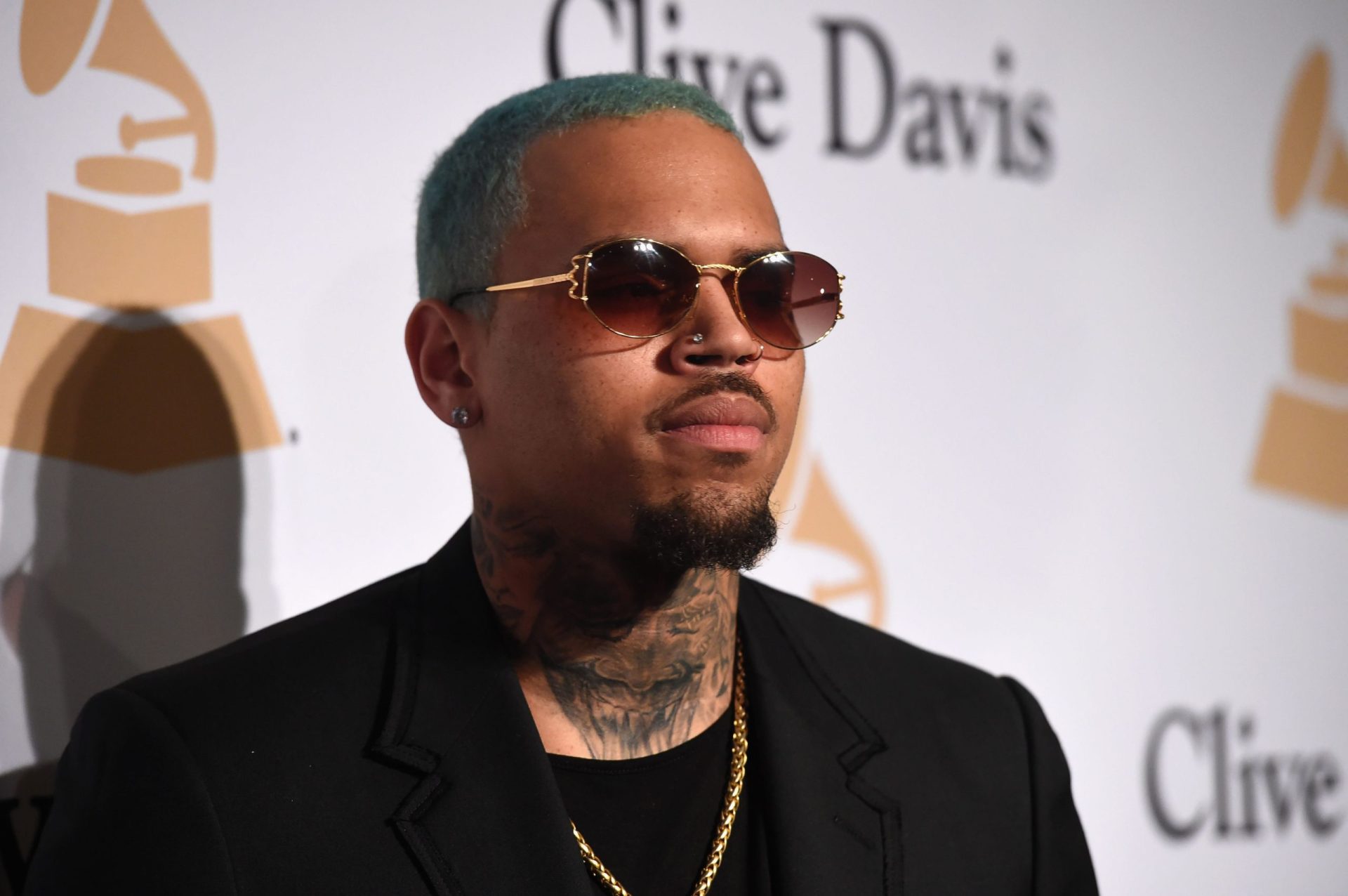 Mulher que apresentou queixa de violação contra Chris Brown diz ter estado “sob pressão psicológica”