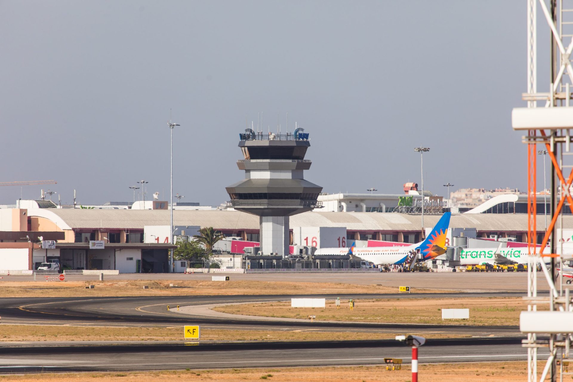 SEF detém cinco cidadãos estrangeiros no aeroporto de Faro por uso de documentos falsos