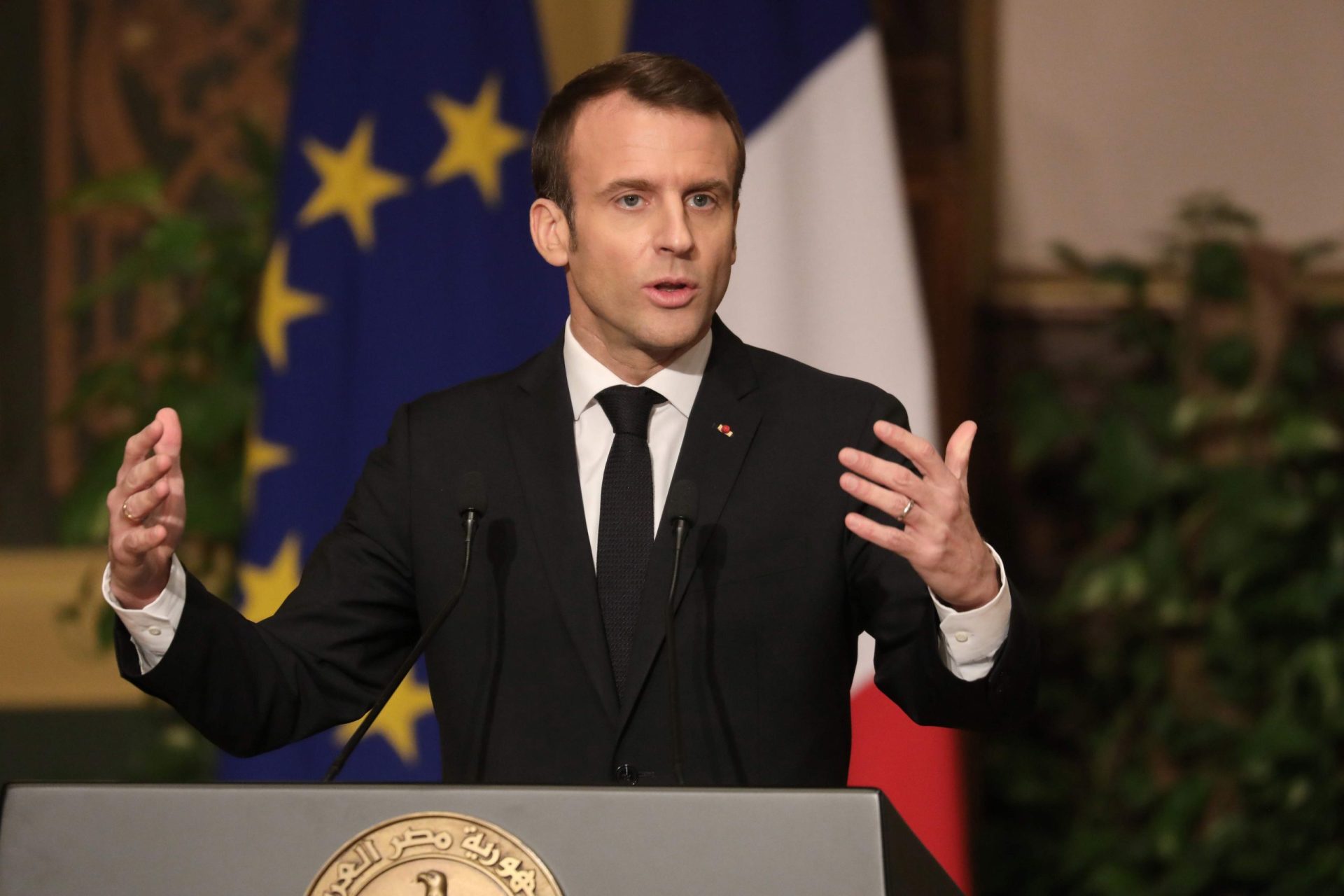 Brexit. Macron diz que acordo “não é renegociável”