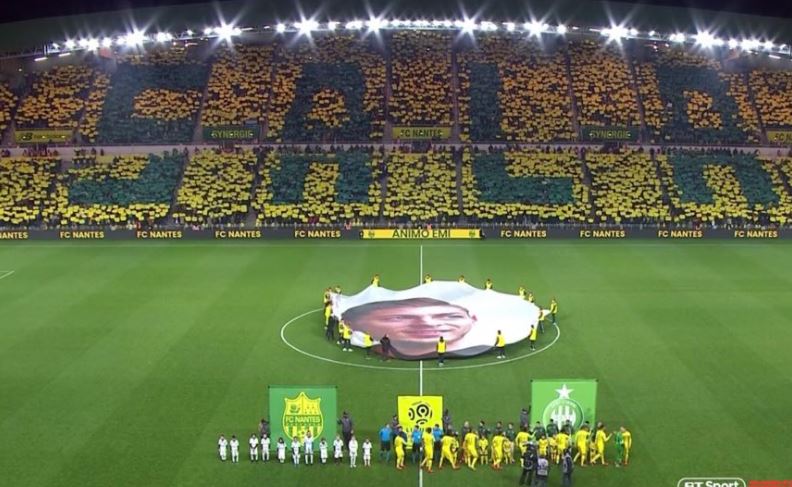 Jogo do Nantes interrompido para homenagear Emiliano Sala | Vídeo