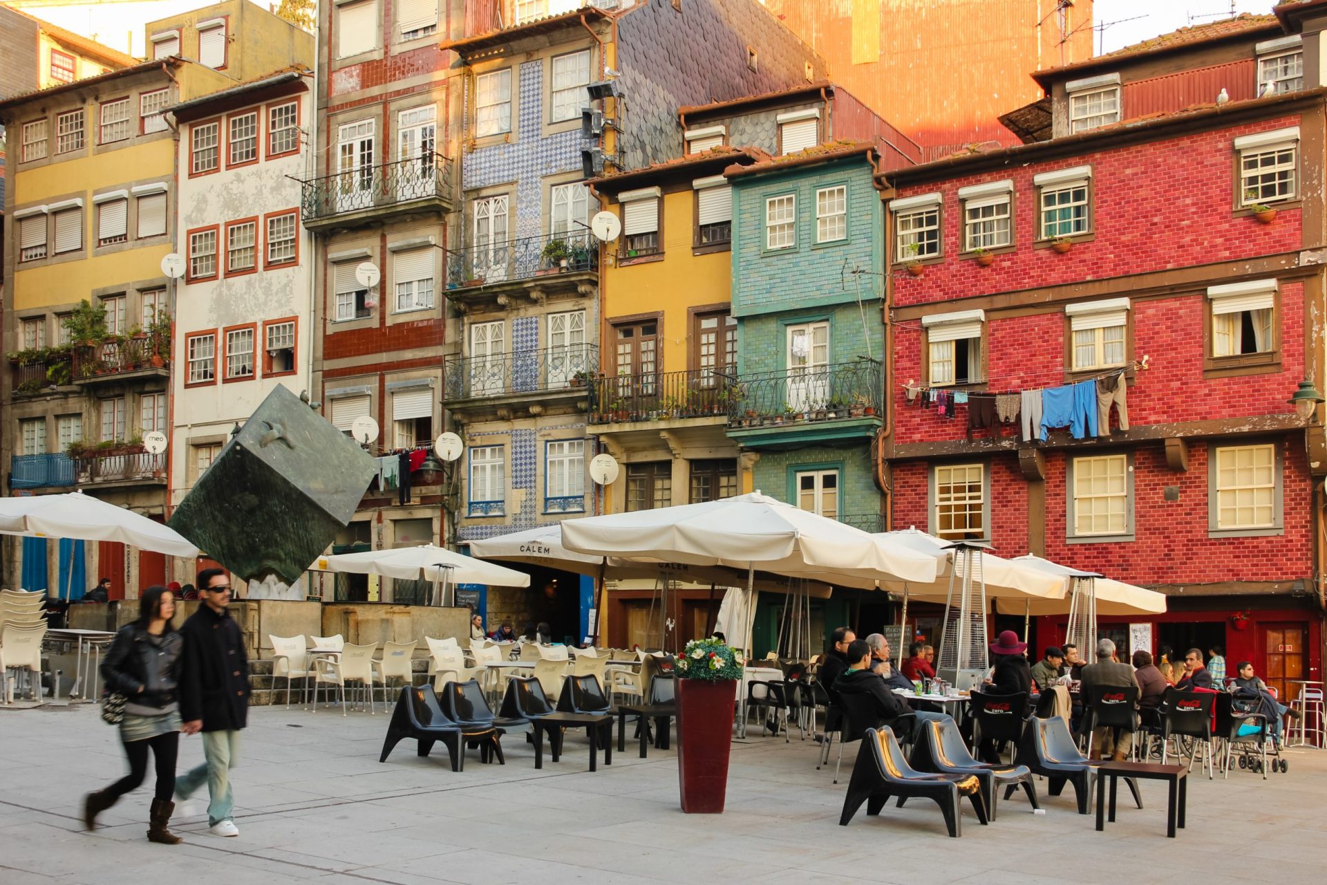 Lixo fora dos contentores e dejetos de animais por recolher  vão dar multas até cinco mil euros no Porto