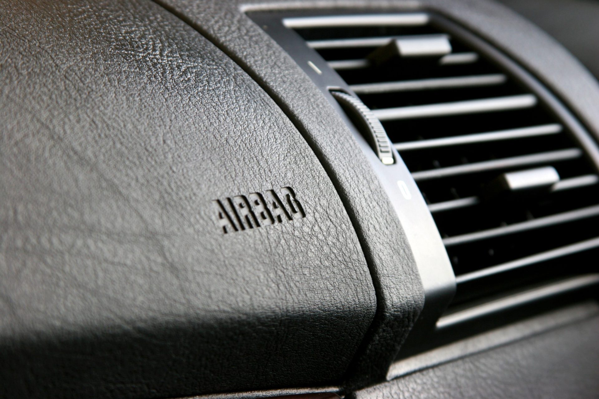 Ford manda retirar quase um milhão de carros do mercado devido a defeito nos airbags