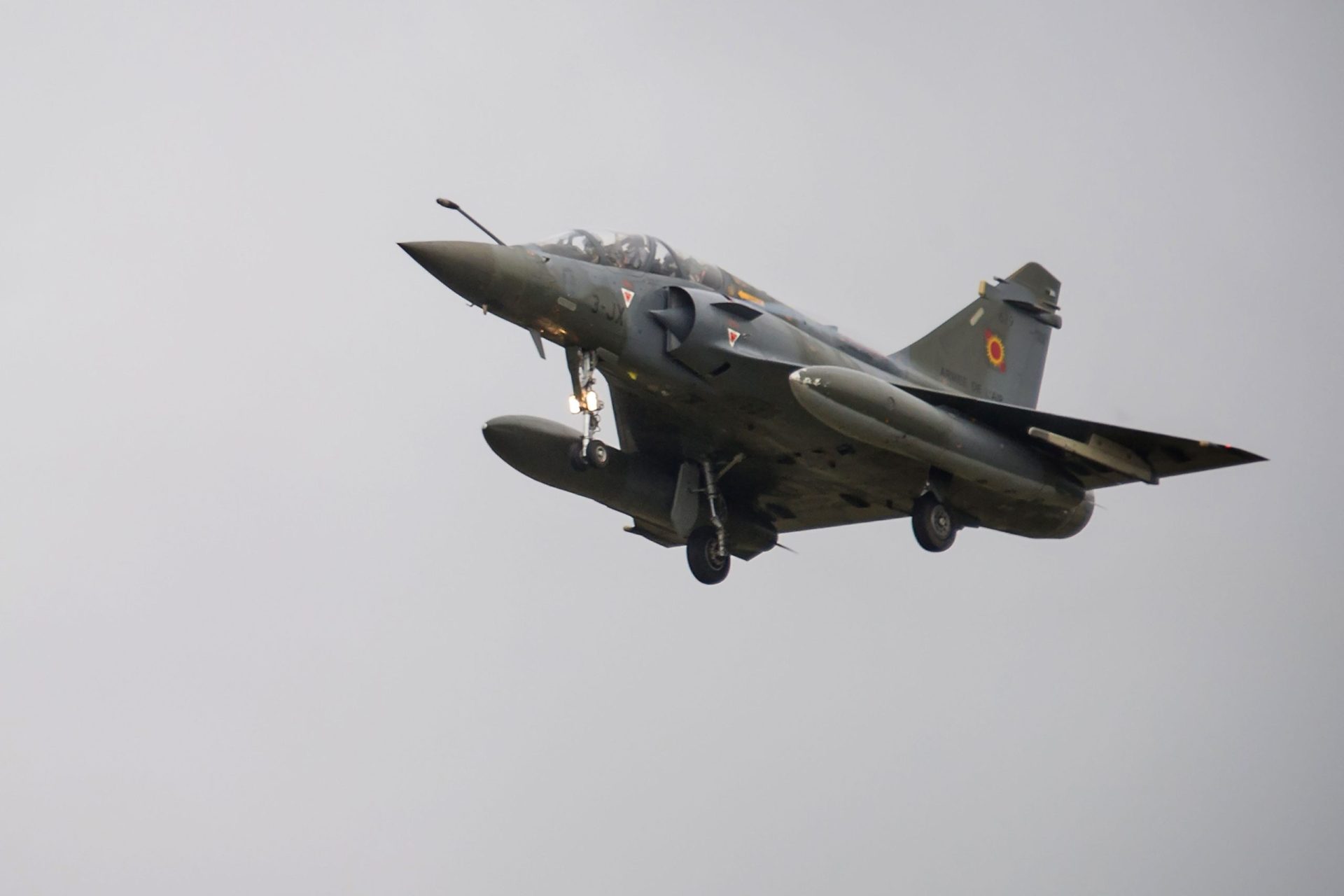 Avião caça desaparece dos radares em França