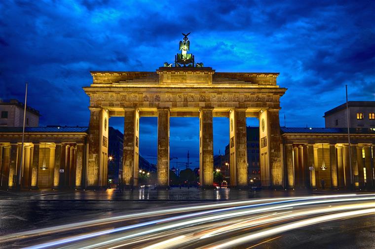 Berlim decreta encerramento de bares e restaurantes entre as 23h00 e as 06h00