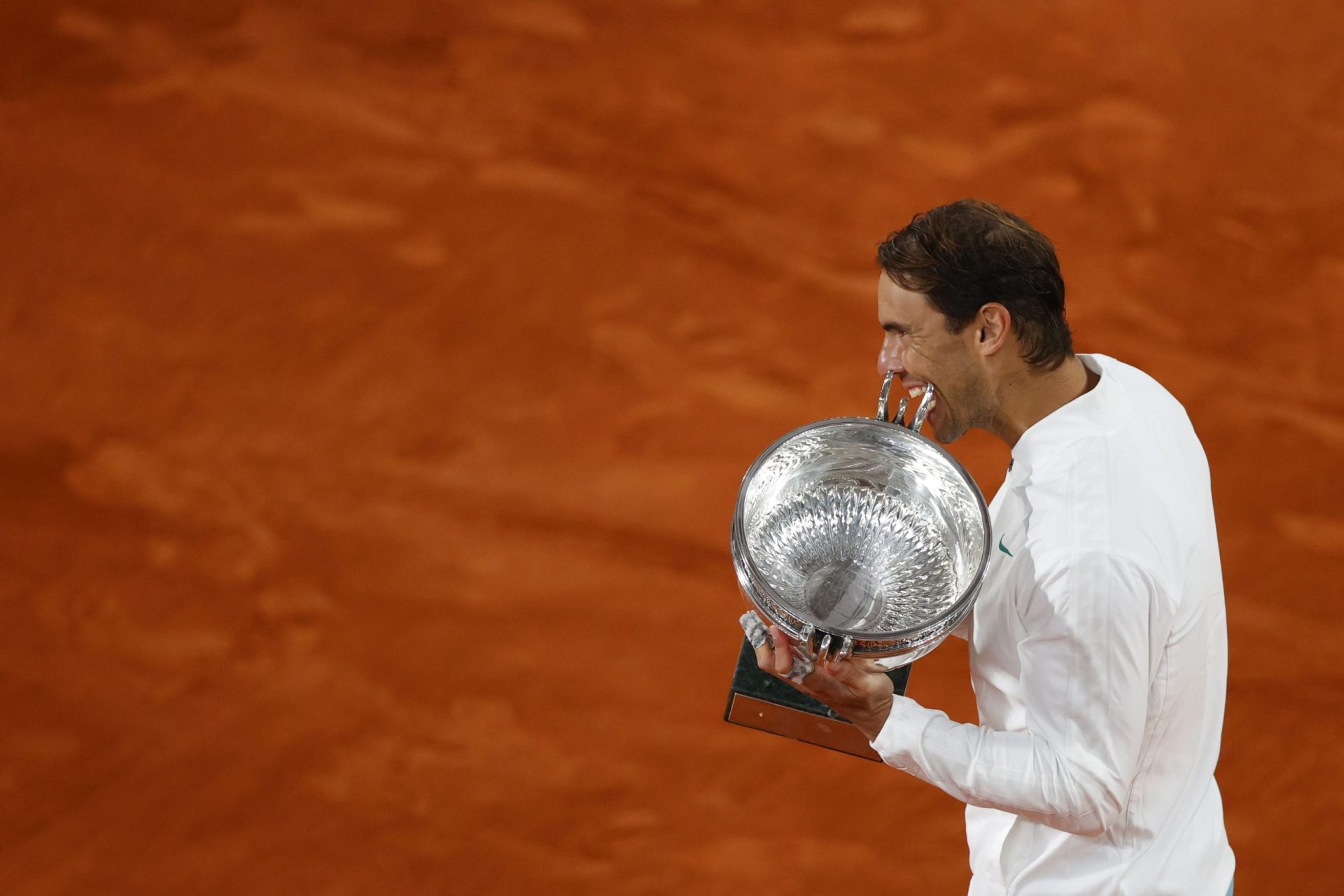 Nadal vence Djokovic e conquista Roland Garros pela 13.ª vez