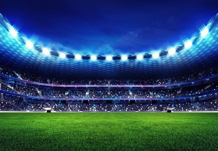 UEFA autoriza regresso de público aos estádios com lotação máxima de 30%