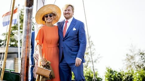Reis da Holanda terminam férias na Grécia depois de duras críticas