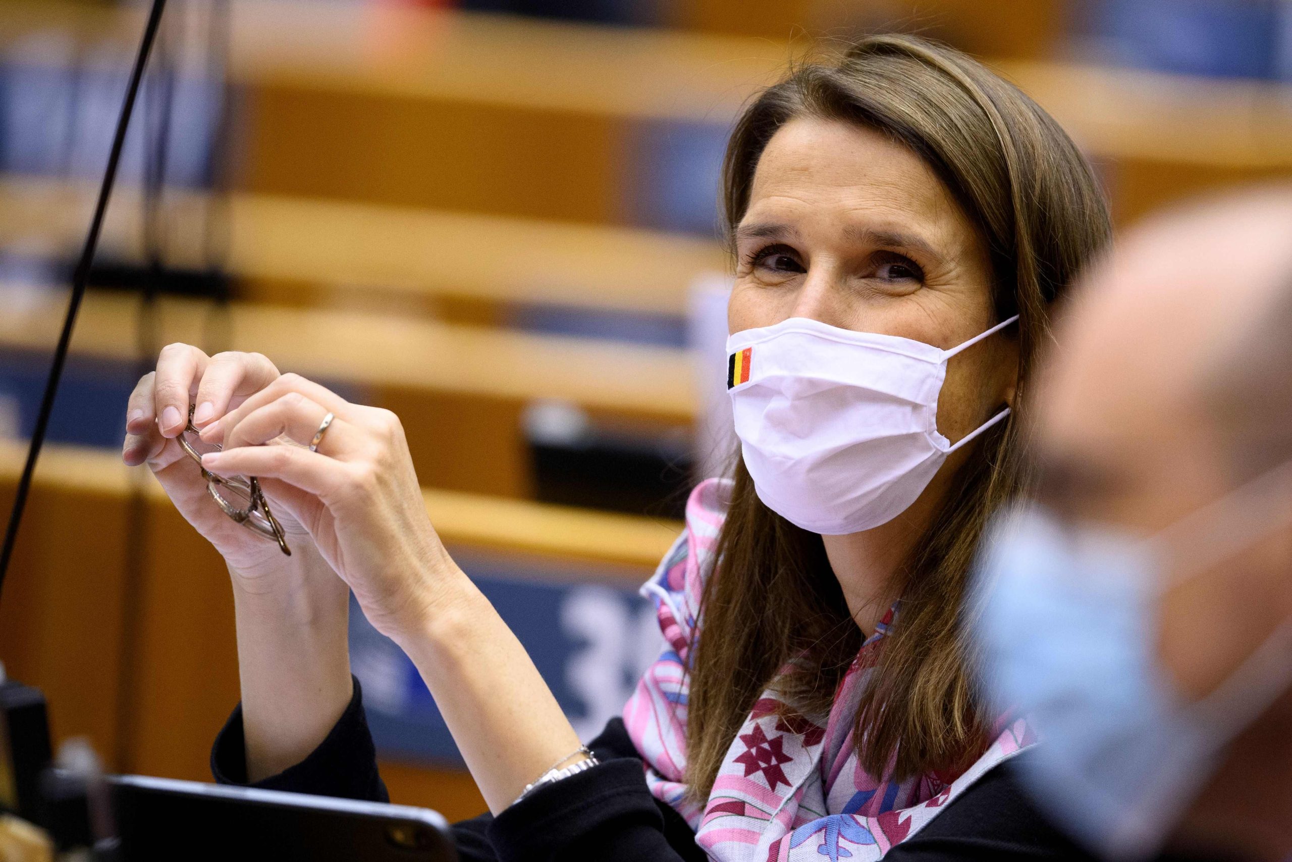Ministra belga internada nos cuidados intensivos devido a covid-19
