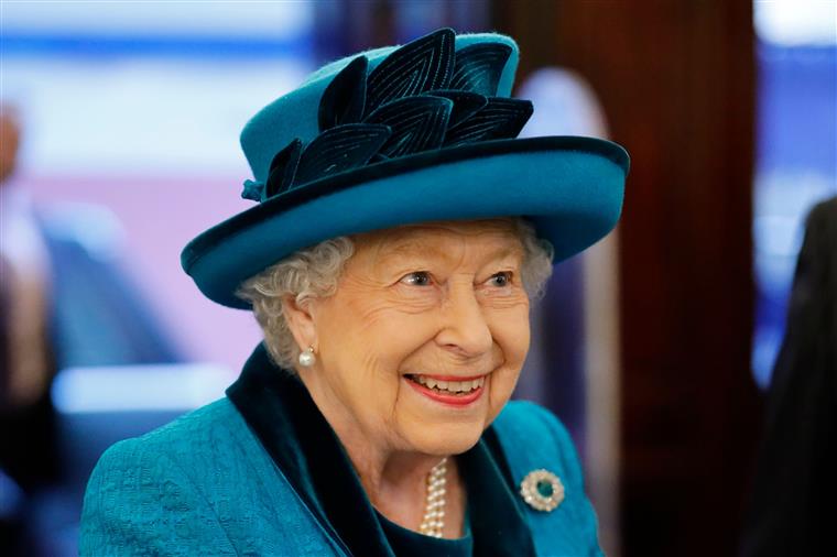 Rainha Isabel II está à procura de uma assistente de limpeza para ganhar 21 mil euros anuais