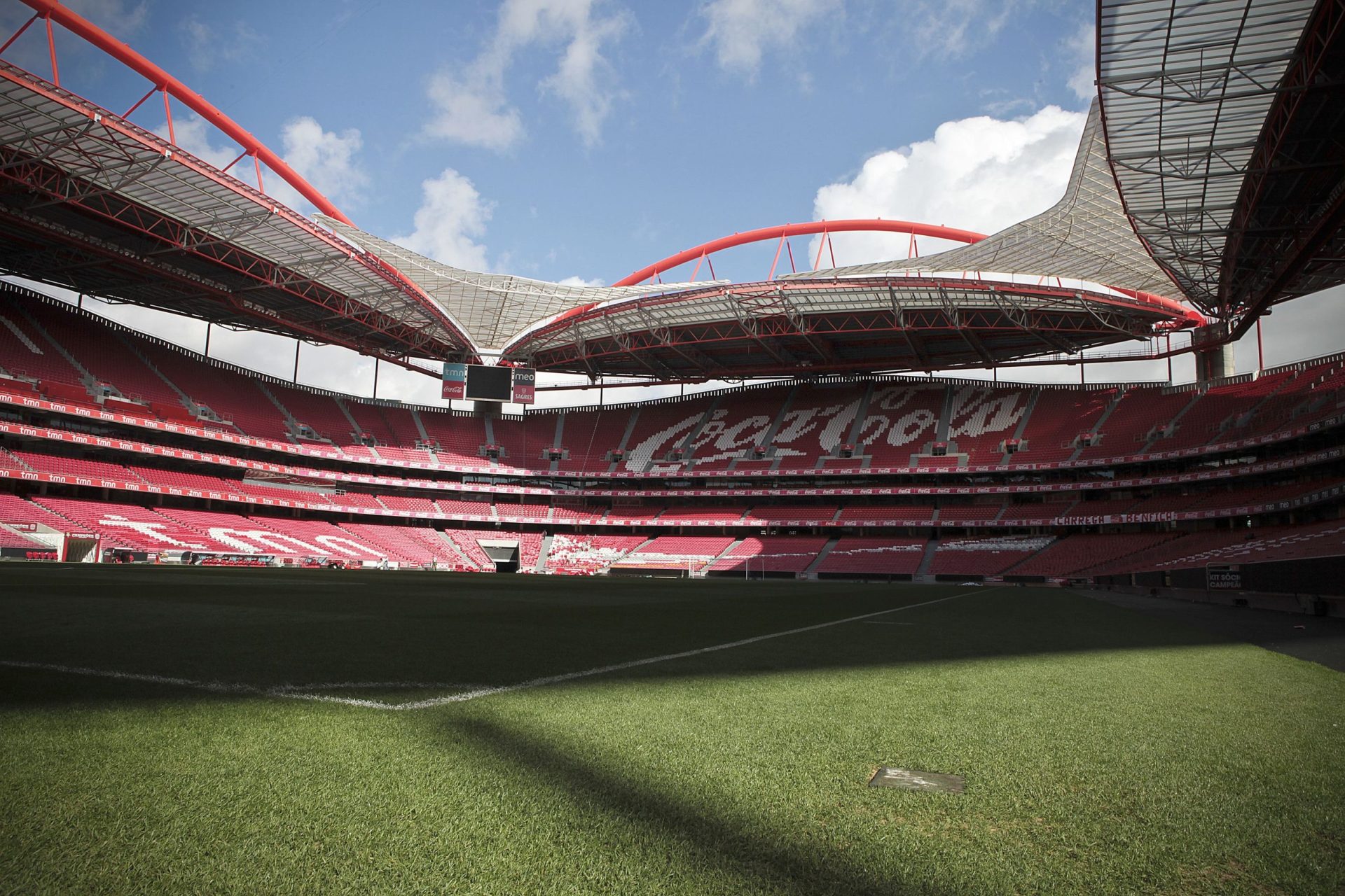 Bilhetes para o jogo Benfica-Standard Liège já esgotaram