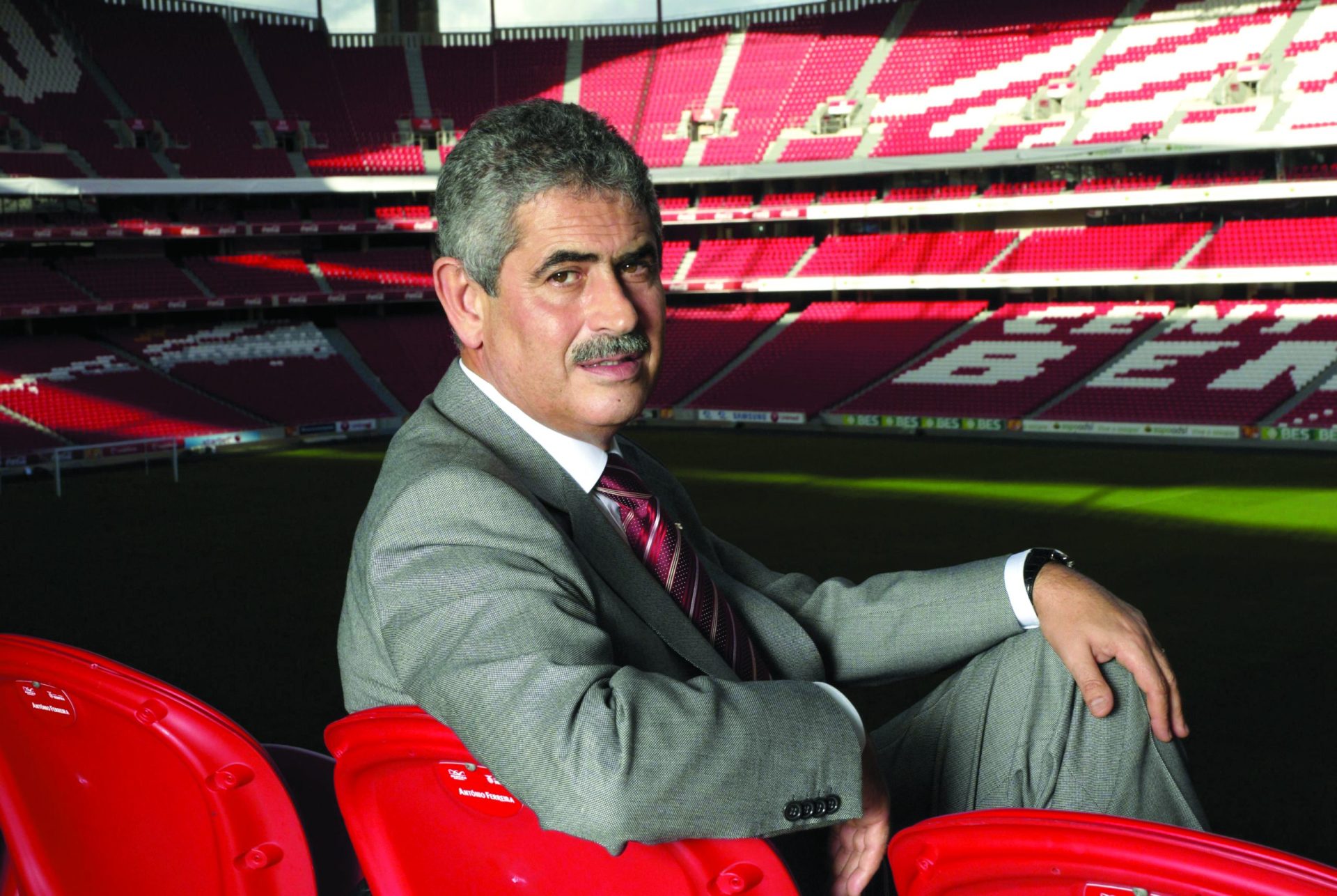 Luís Filipe Vieira reeleito presidente do Benfica em dia histórico