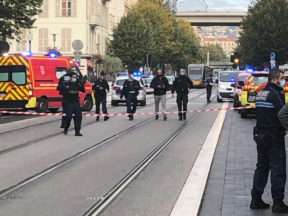 Pelo menos três mortos e vários feridos após ataque com faca em Nice