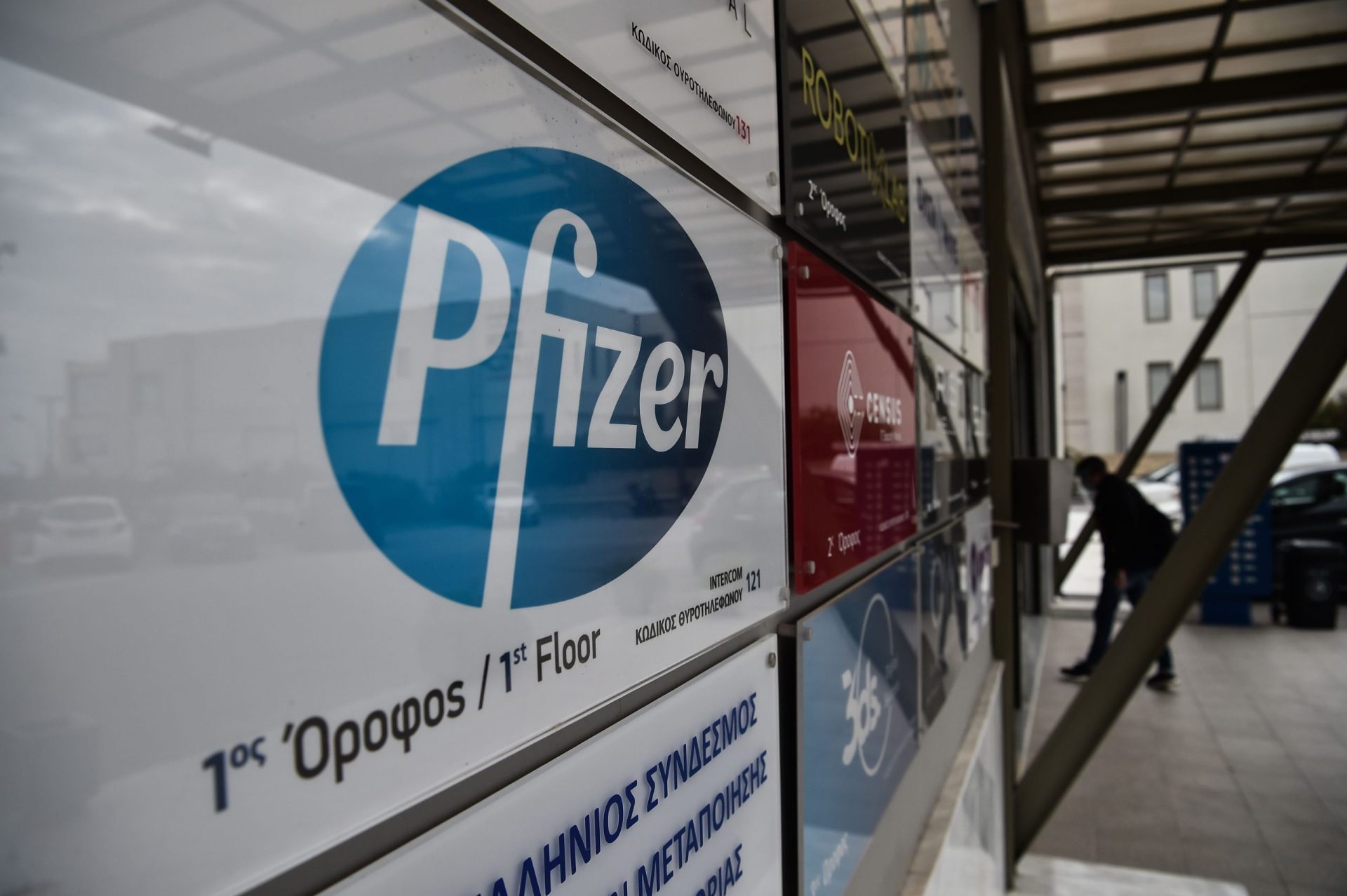Comissão Europeia assina contrato para aquisição de vacina Pfizer dentro de dias