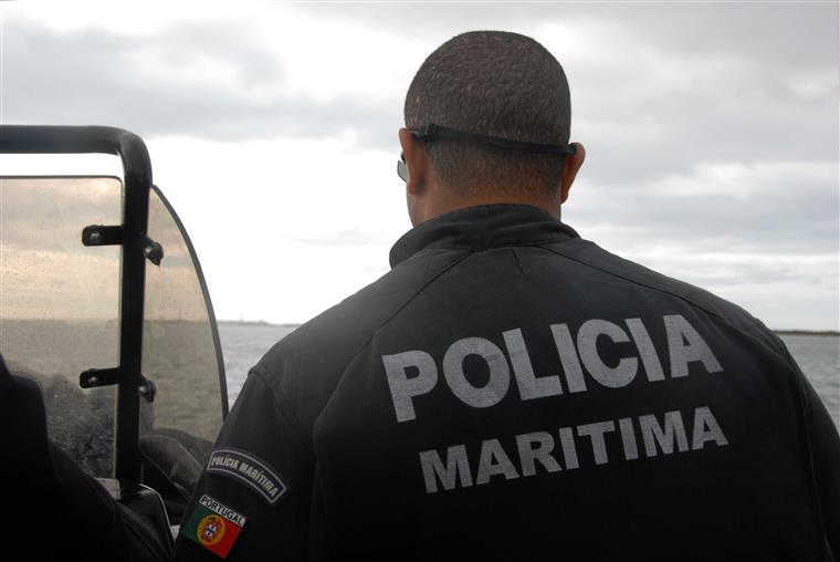 Corpo de homem encontrado a boiar no mar em praia do Algarve