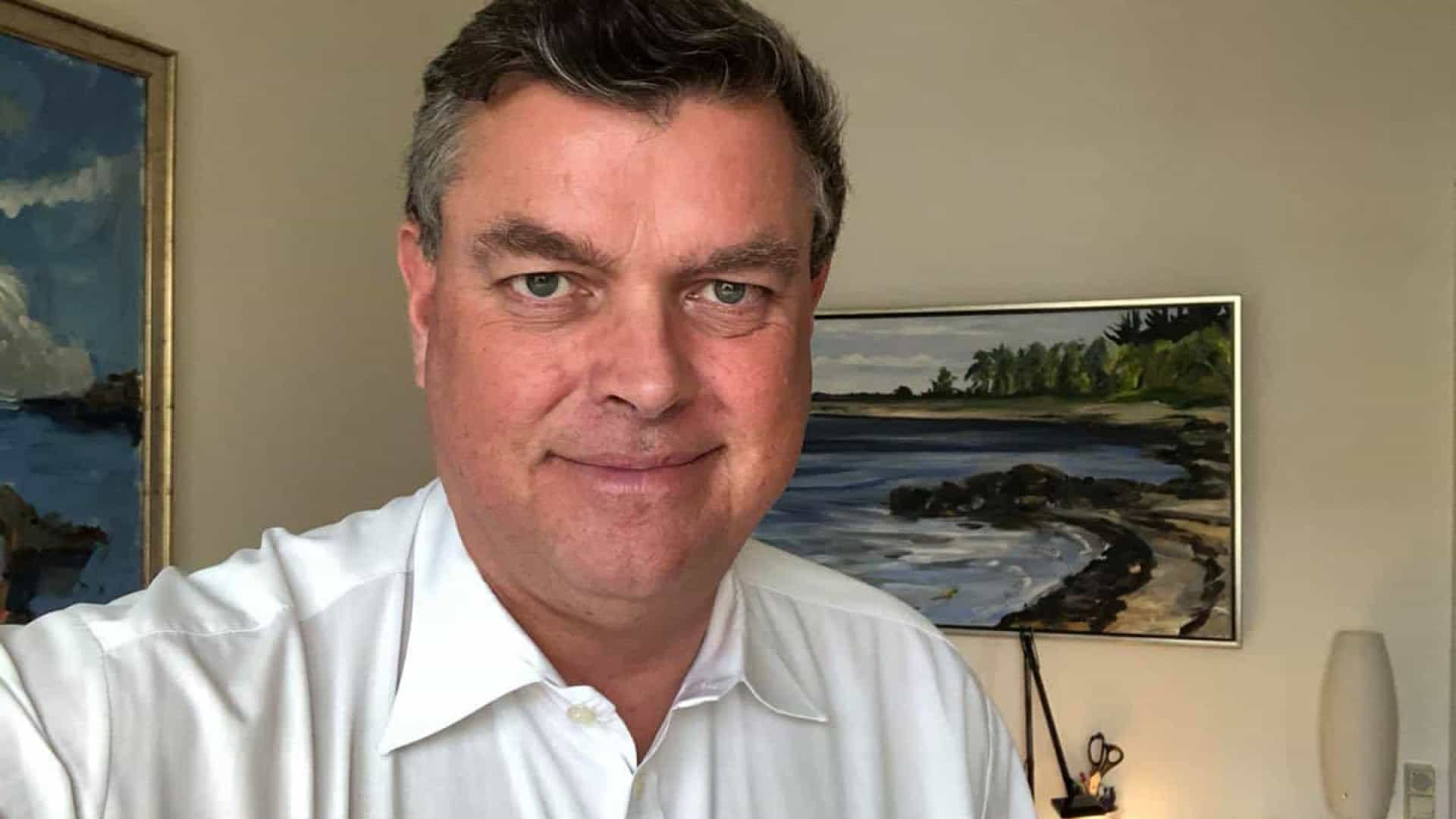 Ministro dinamarquês demite-se após polémica com abate de visons