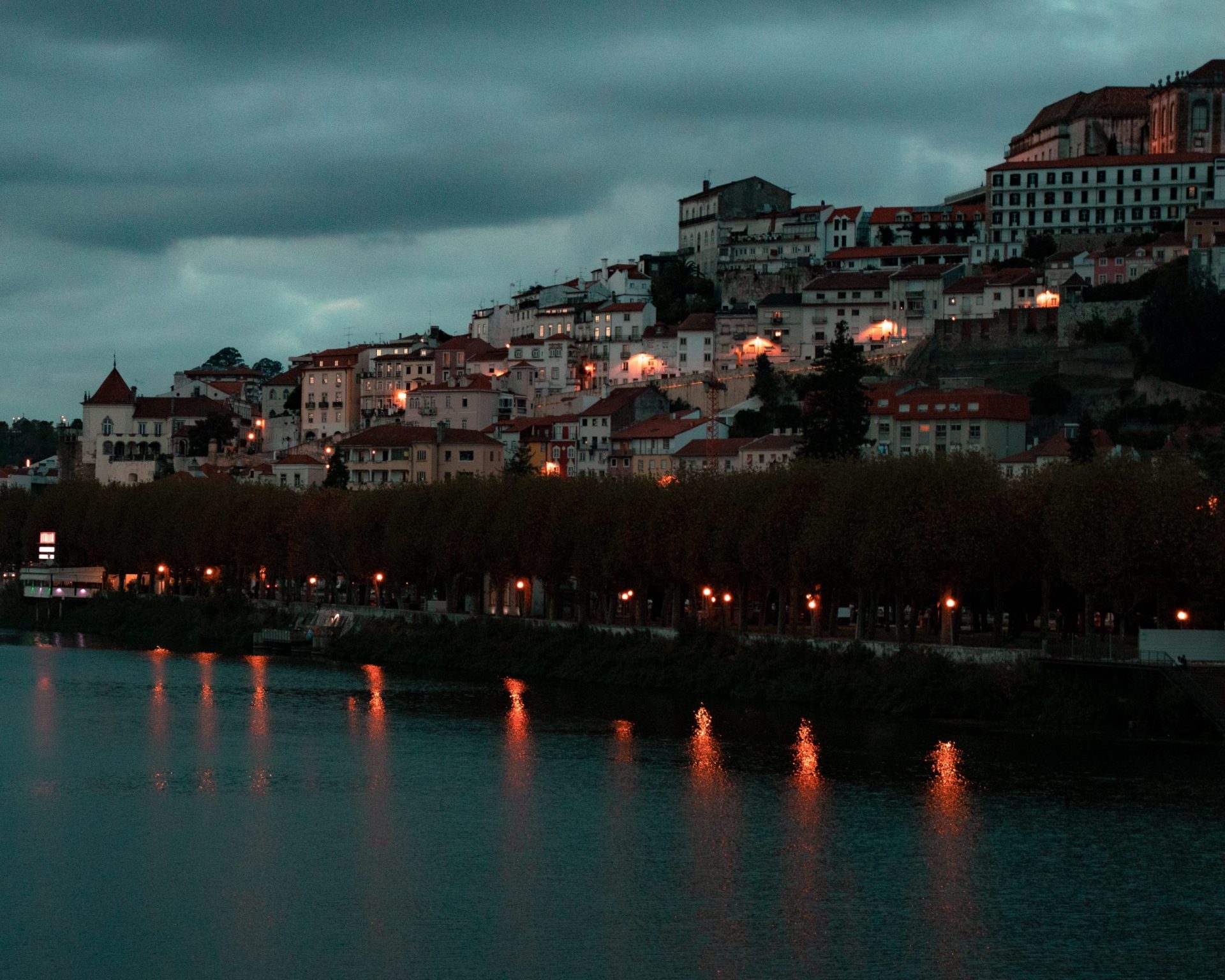Coimbra prepara ajuda a famílias com vales para comércio local