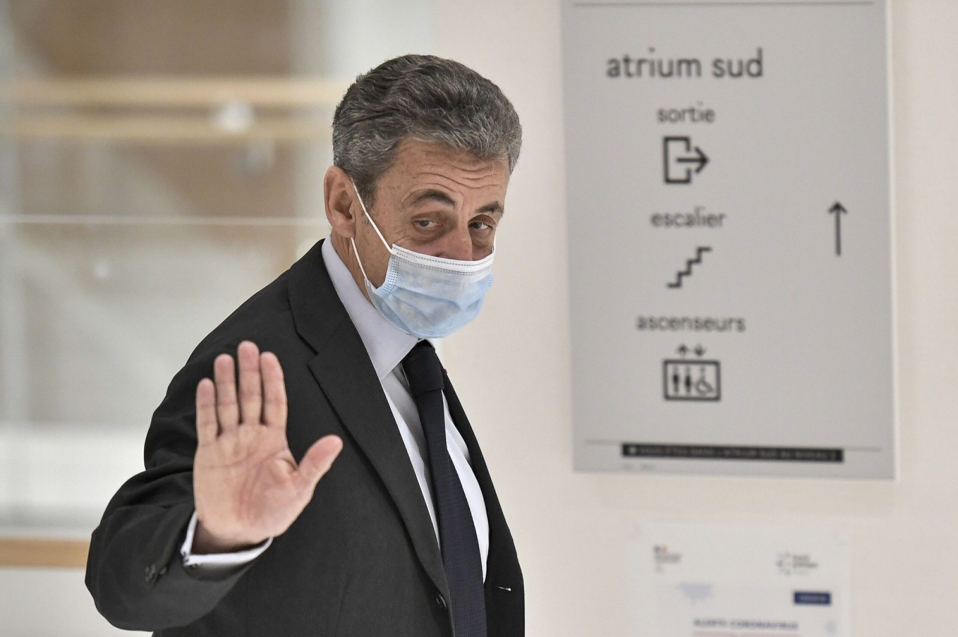 Sarkozy acusa &#8220;infâmias&#8221; no recomeço do seu julgamento