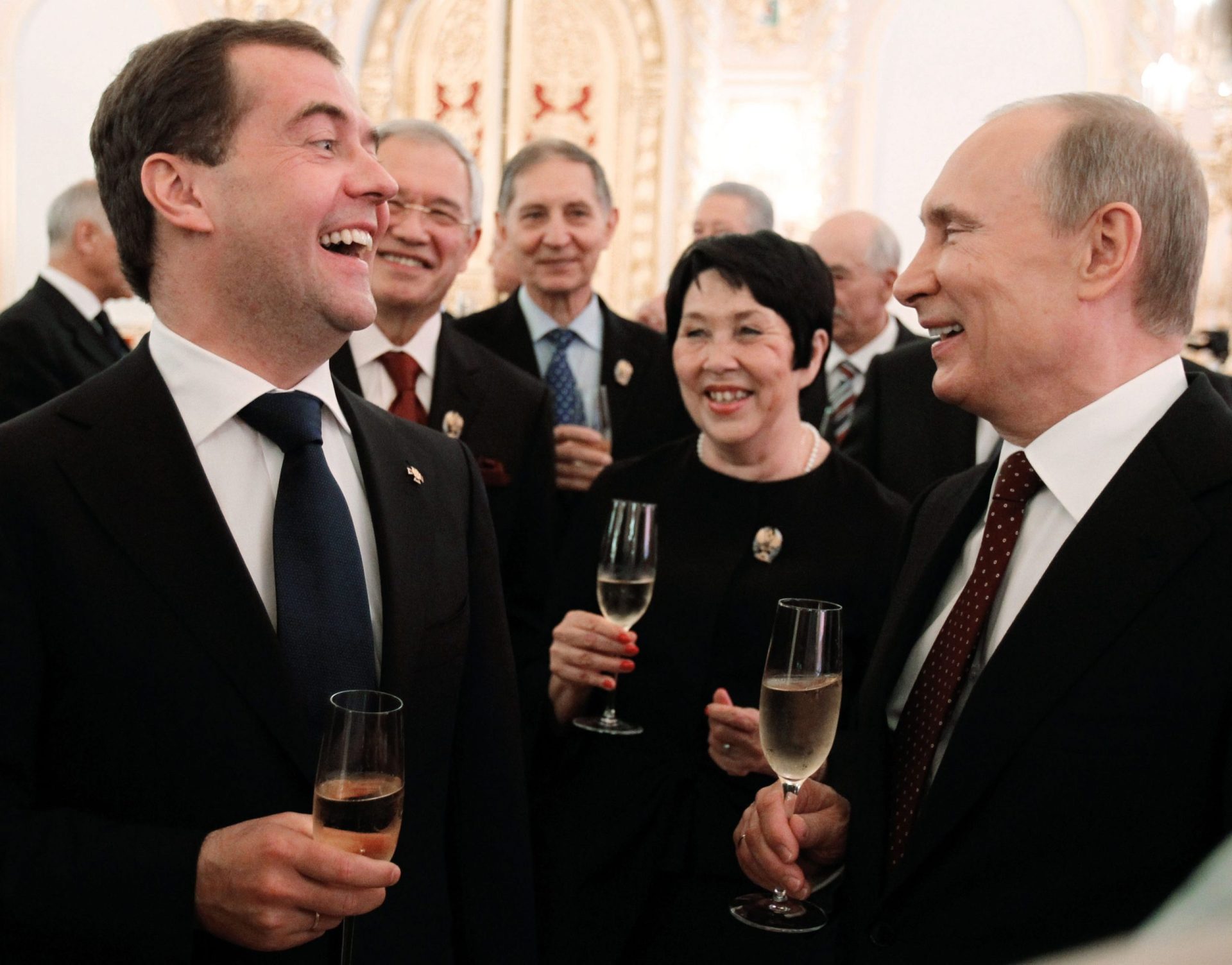 Governo russo cai com demissão de primeiro-ministro
