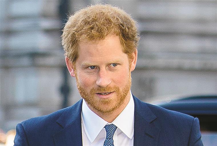 Harry fala pela primeira vez sobre afastamento da família real britânica | VÍDEO