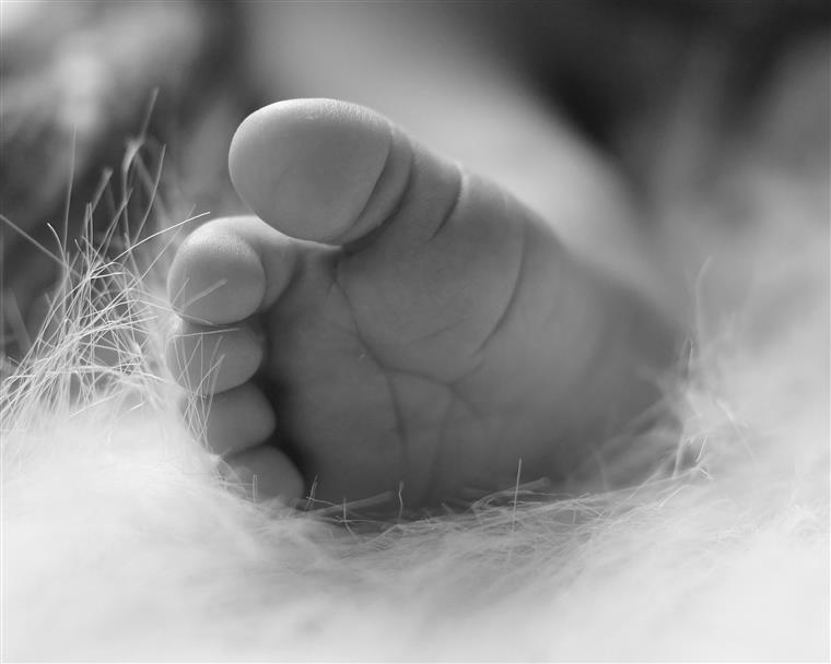Família acusa hospital de Portimão de negligência médica após bebé sofrer lesões cerebrais durante parto
