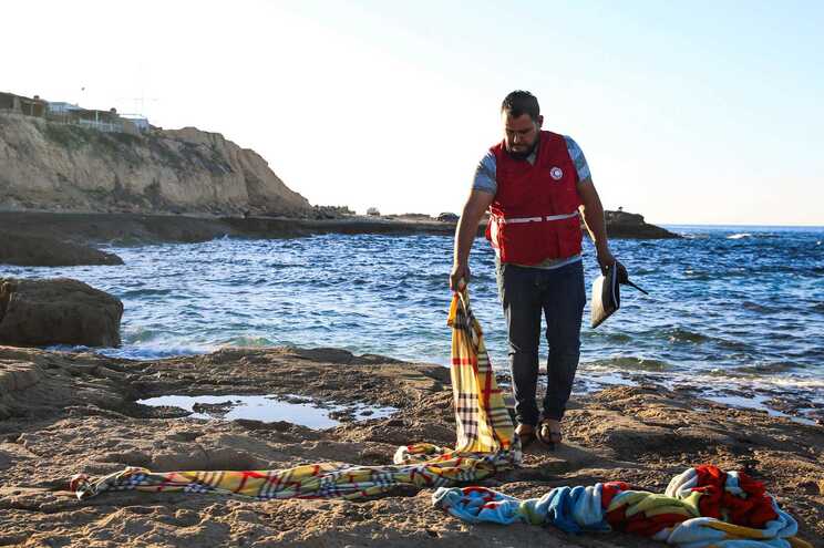 Corpos de quatro crianças aparecem na costa do mar Mediterrâneo