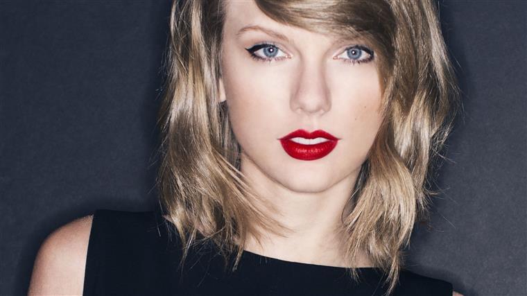 Taylor Swift revela que a mãe foi diagnosticada com tumor cerebral