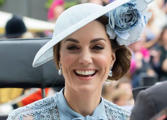 Kate Middleton impressiona com saia tigresa de 8 euros da Zara