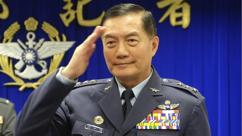 Chefe do Estado-Maior de Taiwan morre em acidente de helicóptero. Há vários mortos
