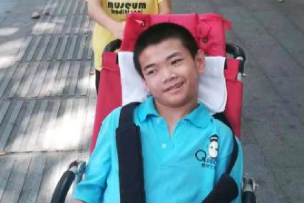 Menor com paralisia cerebral morre depois de familiares serem colocados em quarentena na China