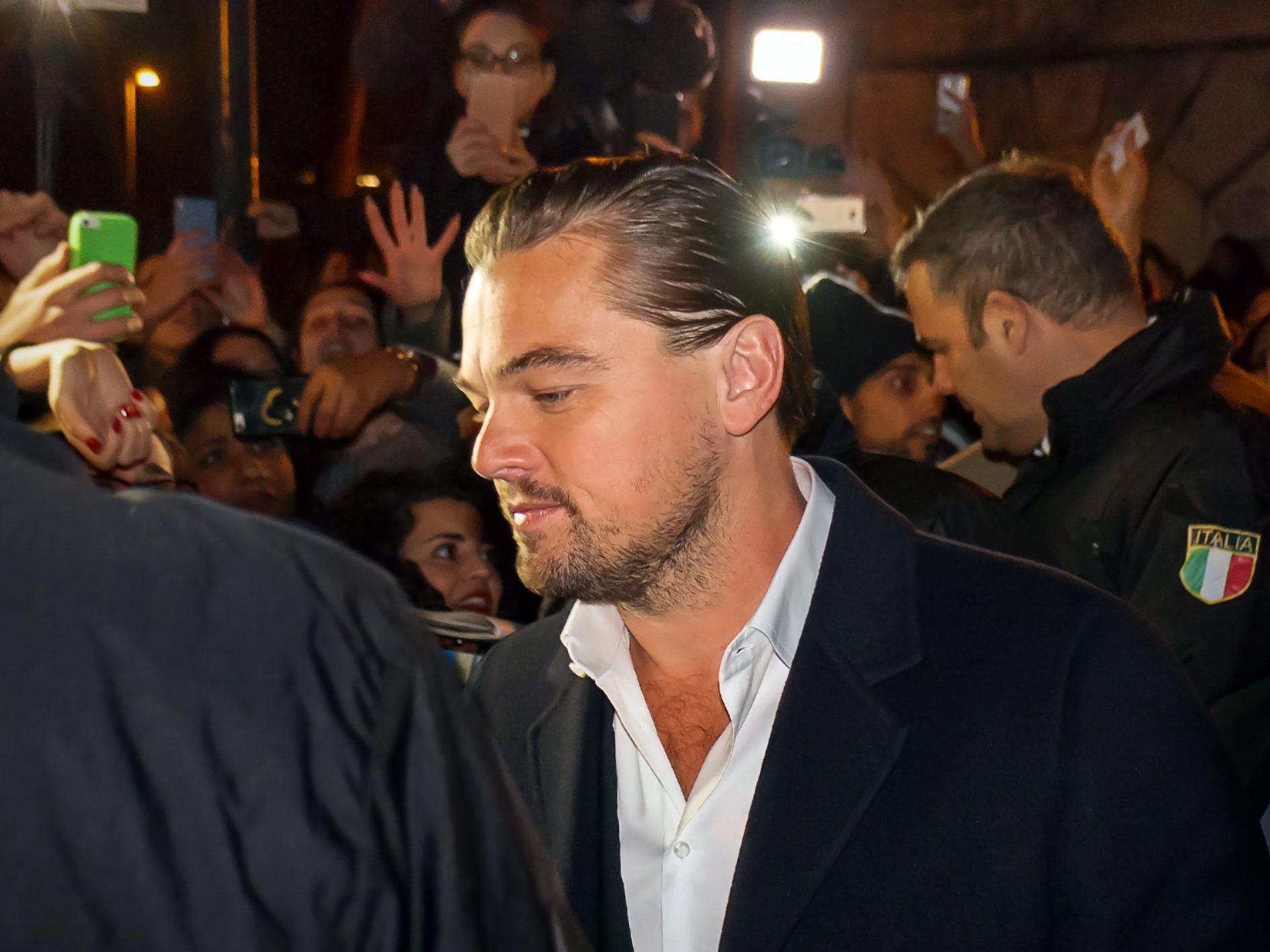 Leonardo DiCaprio ajuda a resgatar homem que esteve 11 horas desaparecido no mar