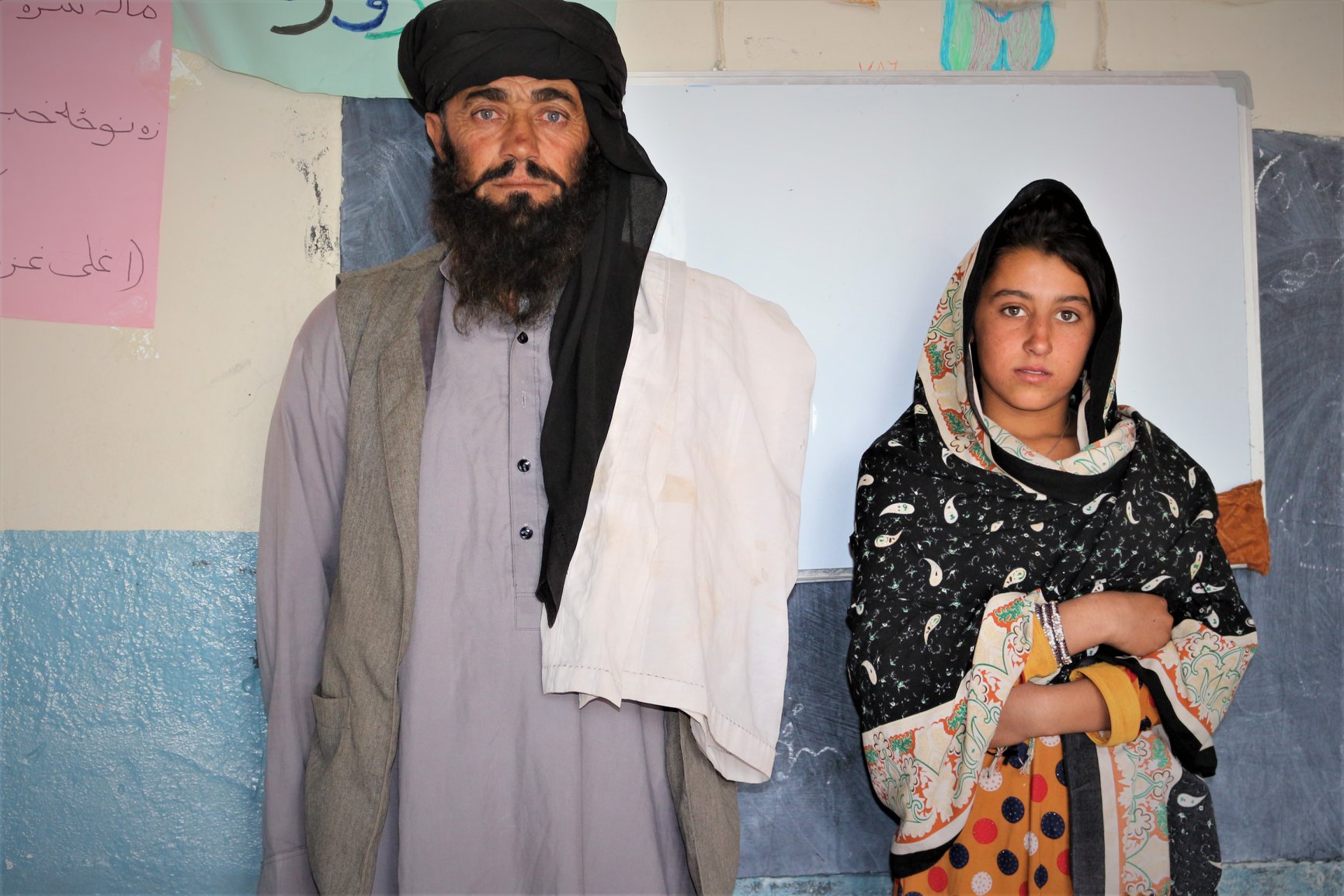 Afegão percorre 24 quilómetros por dia para levar filhas à escola