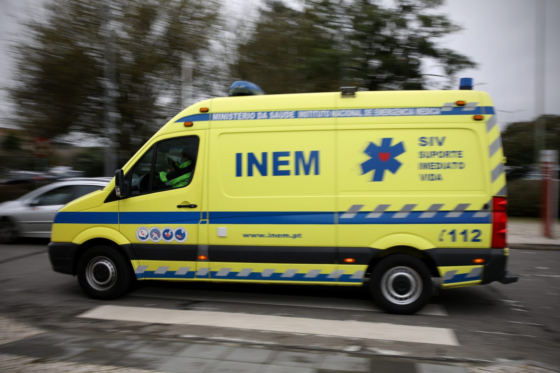 Devido aos fogos na Madeira, cinquenta e sete pessoas tiveram que receber assistência médica