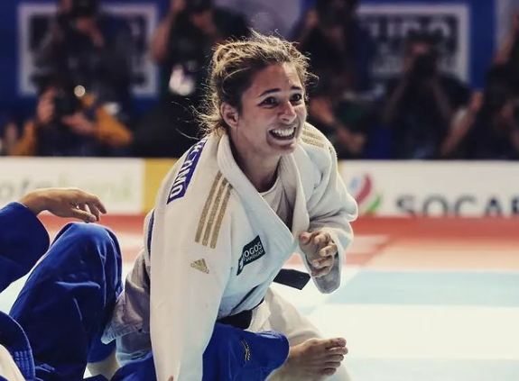 Judoca Bárbara Timo conquista medalha de ouro no Grand Slam de Paris