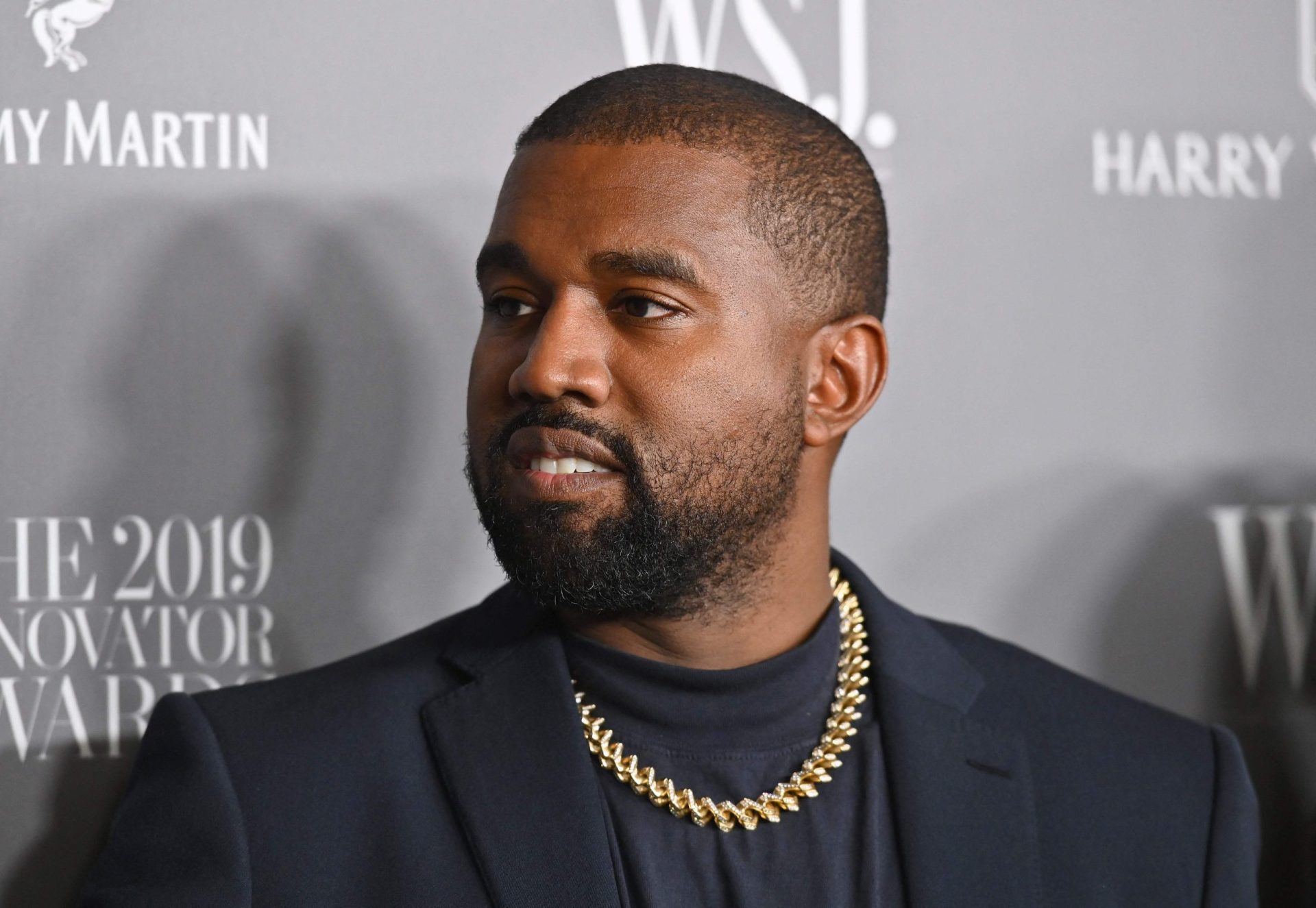 Kanye West pagou 780 mil euros por uma dentadura de metal