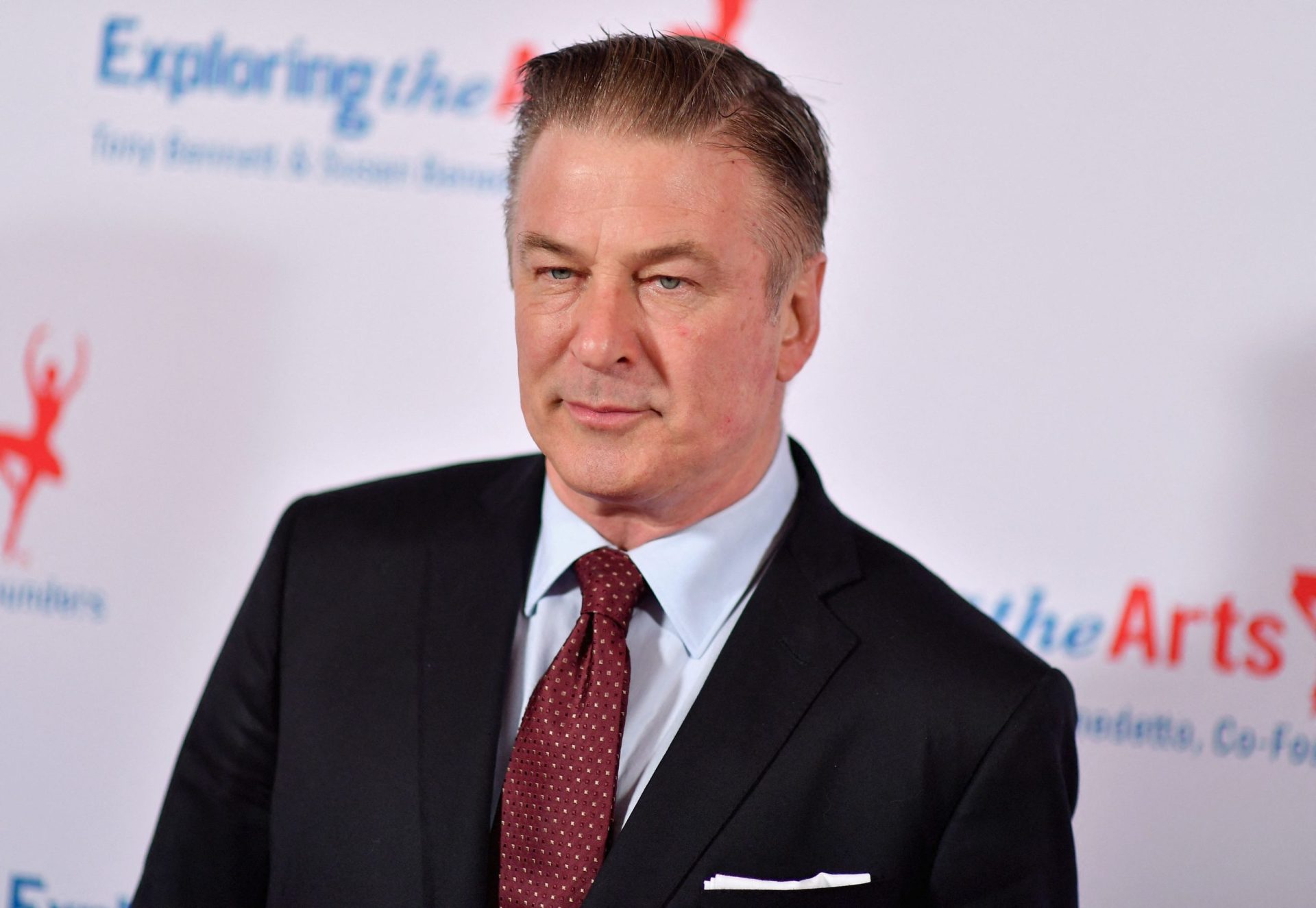 Alec Baldwin quebra silêncio após morte acidental em set. &#8220;Estou de coração partido&#8221;