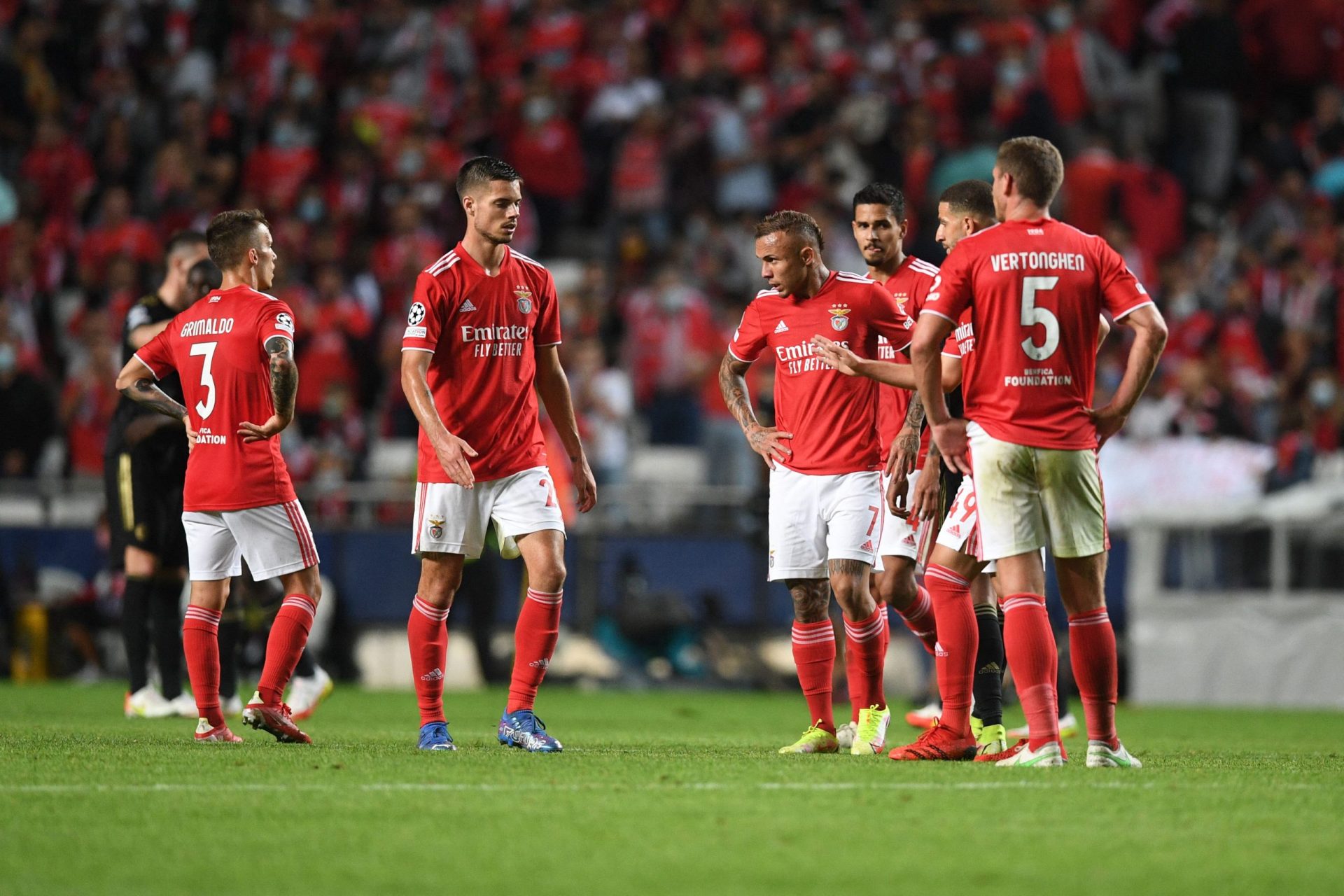 Benfica empata frente ao Vitória de Guimarães depois de ter estado a ganhar por 2-0