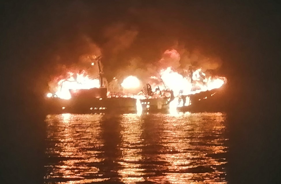 Incêndio deflagra num barco com 13 passageiros, ao largo da costa de Setúbal