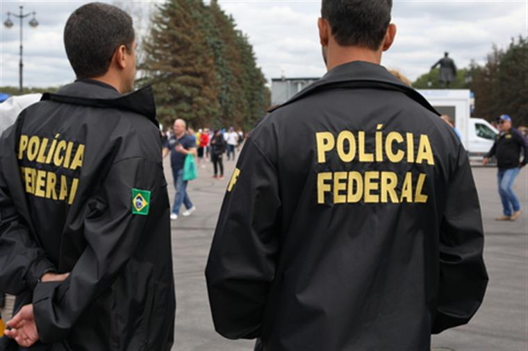 Duas pessoas detidas por tentarem viajar para Portugal com cocaína