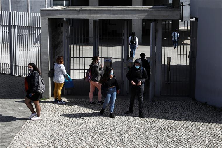 Mais de 100 alunos de Bragança em isolamento profilático