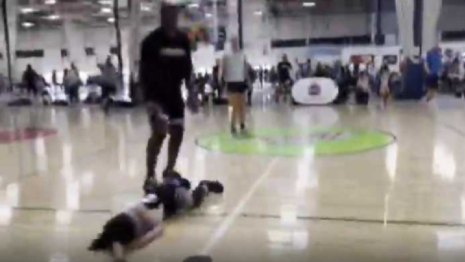Vídeo mostra adolescente a ser violentamente agredida em jogo de basquetebol. Agressora é filha de ex-jogador da NBA