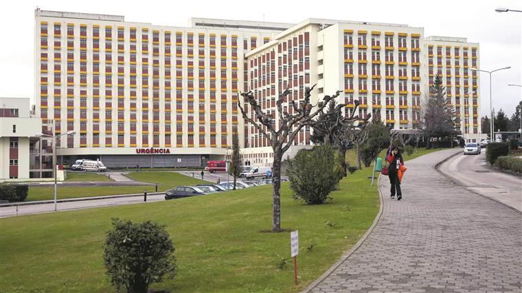 Hospitais de Coimbra abrem mais camas para responder ao aumento do número de doentes covid